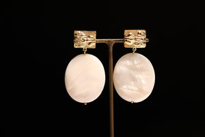 EARRINGS . MOTHER OF PEARL PITPIT