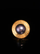 Load image into Gallery viewer, RING . SILVER MABE PEARL

