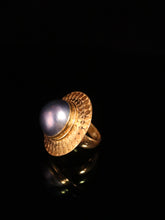 Load image into Gallery viewer, RING . SILVER MABE PEARL
