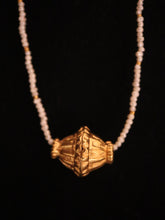 Load image into Gallery viewer, NECKLACE . TRUMPO BEAD ON SAND PEARLS
