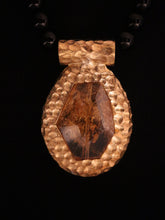Load image into Gallery viewer, NECKLACE . HAMMERED FRAME CITRENE ON ONYX
