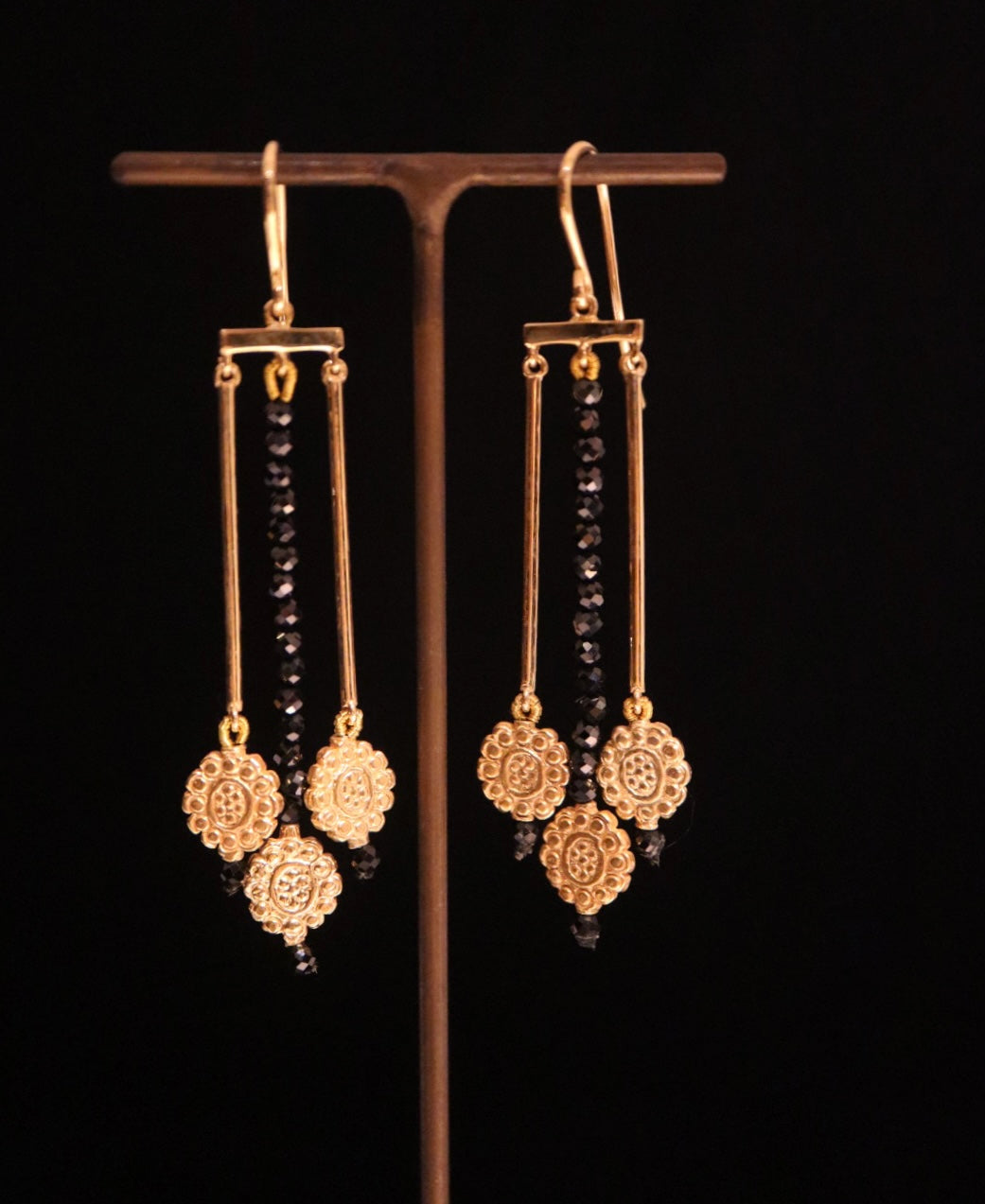 EARRINGS . ALFAJOR BEAD SPINEL LINE