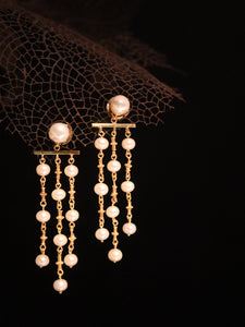 EARRINGS . TAMBURIN BEAD PEARL BAR CHANDELIER