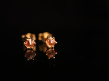 Load image into Gallery viewer, EARRINGS . INVERVTED TOPAZ
