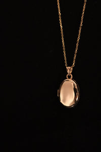 LOCKET . OVAL