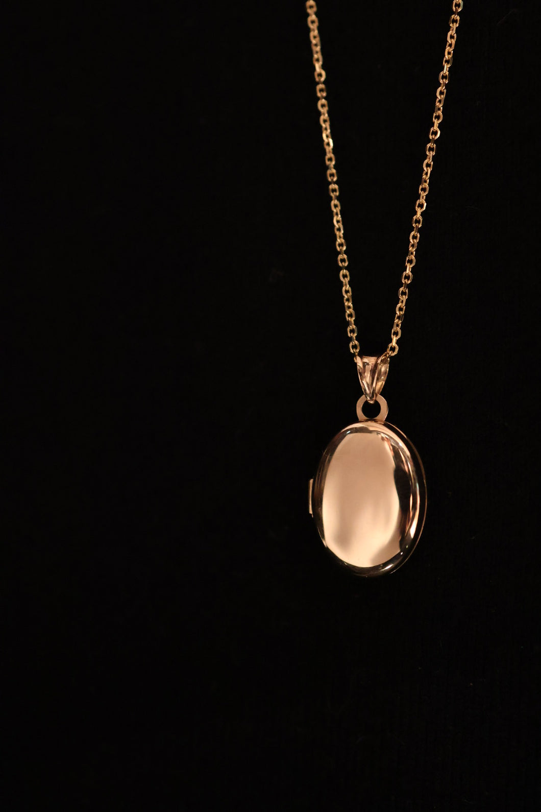 LOCKET . OVAL