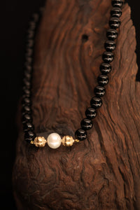 NECKLACE . ONYX PEARL TAMBURIN BEAD
