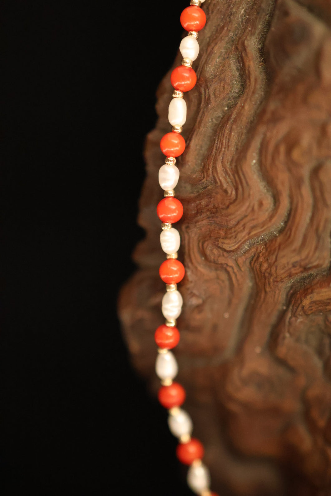 NECKLACE . CORAL RICE PEARL