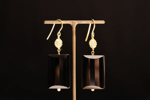 EARRINGS . BLACK TOURMALINE PEARL