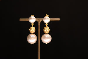 EARRINGS . PEARL AND TAMBURIN BEAD