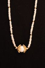 Load image into Gallery viewer, NECKLACE . CAP BEAD PEARL
