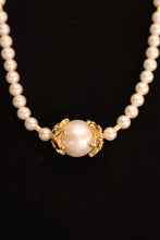 Load image into Gallery viewer, NECKLACE . CAP BEAD PEARL
