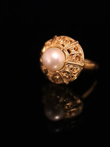 RING . FILIGREE FRAME PEARL