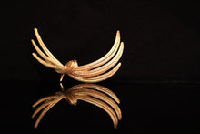 Load image into Gallery viewer, BROOCH. WHEAT KNOT
