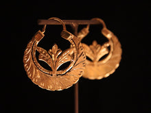 Load image into Gallery viewer, EARRINGS . FLAT CREOLLA
