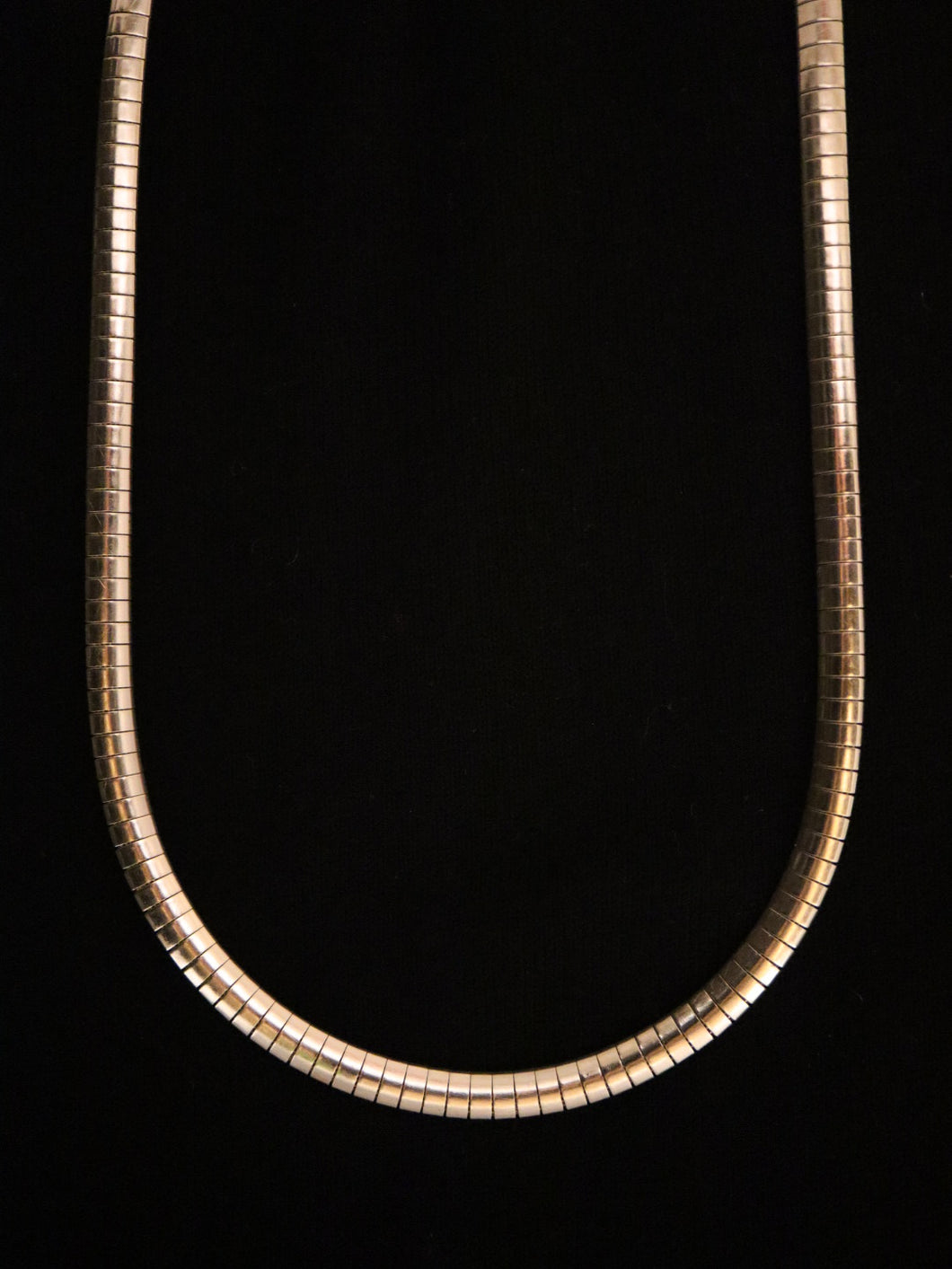 NECKLACE. SILVER OMEGA
