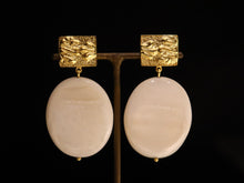 Load image into Gallery viewer, EARRINGS . MOTHER OF PEARL PITPIT LINK
