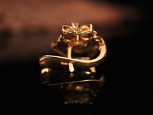 Load image into Gallery viewer, EARRING. GOLD DIAMOND  FLORITA
