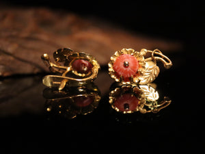 EARRING. GOLD SET FLUTED CORAL FLORITA
