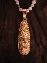Load image into Gallery viewer, NECKLACE. TAMBURIN WITH TUSOK PENDANT
