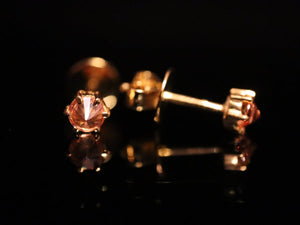 EARRING. GOLD INVERTED TOPAZ