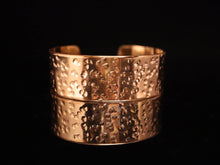 Load image into Gallery viewer, BANGLE.BRASS WIDE HAMMERED
