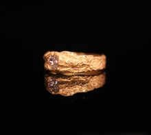 Load image into Gallery viewer, RING . DIAMOND CAST
