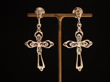 Load image into Gallery viewer, EARRING.DIAMANTE NEGRA CROSS
