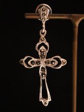 Load image into Gallery viewer, EARRING.DIAMANTE NEGRA CROSS

