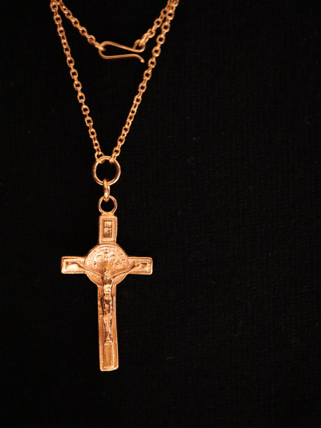 NECKLACE.CALVARY PENDANT ON CHAIN